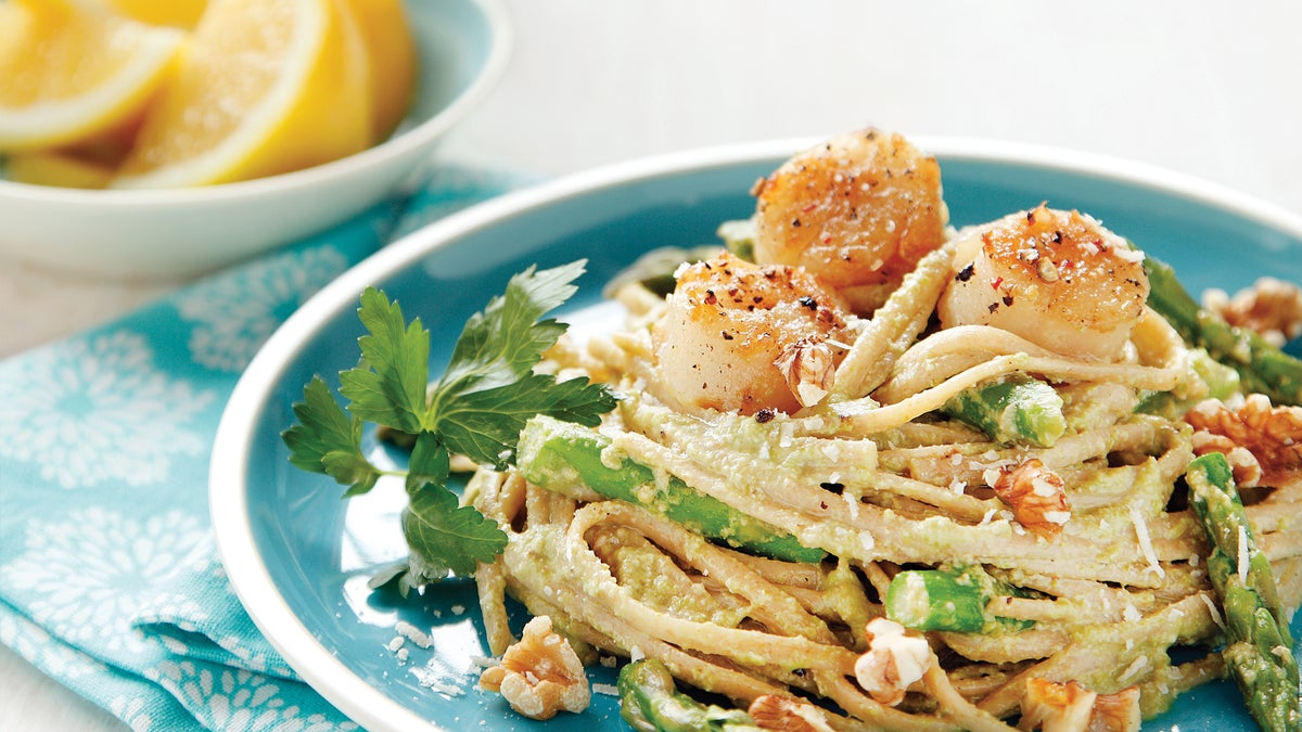 Seared Scallops over Pea Pesto Linguine