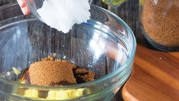ginger-lime-sugar-scrub_add-coconut-oil_step-4