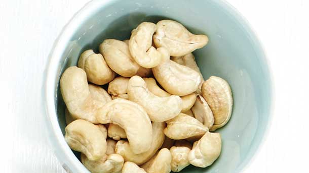 Clean-Eating-03A7 nuts, cashews