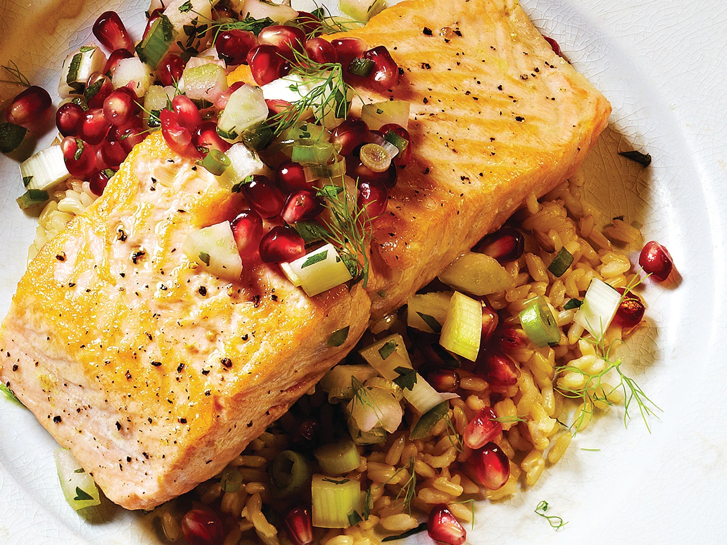 https://cdn.cleaneatingmag.com/wp-content/uploads/2015/10/salmonwithpomegranateandfennelsalsa-dinner-30-seafood.jpg?crop=4:3&width=1600