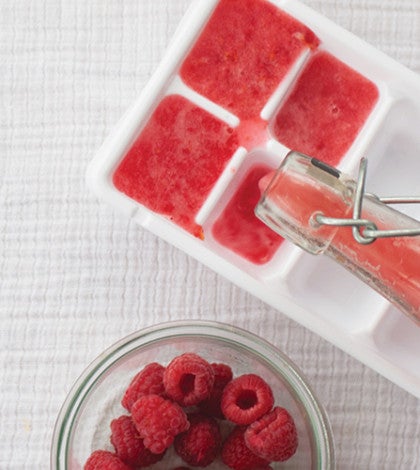 How to make a sparkling water with fruit ice cubes using the Ninja Thi