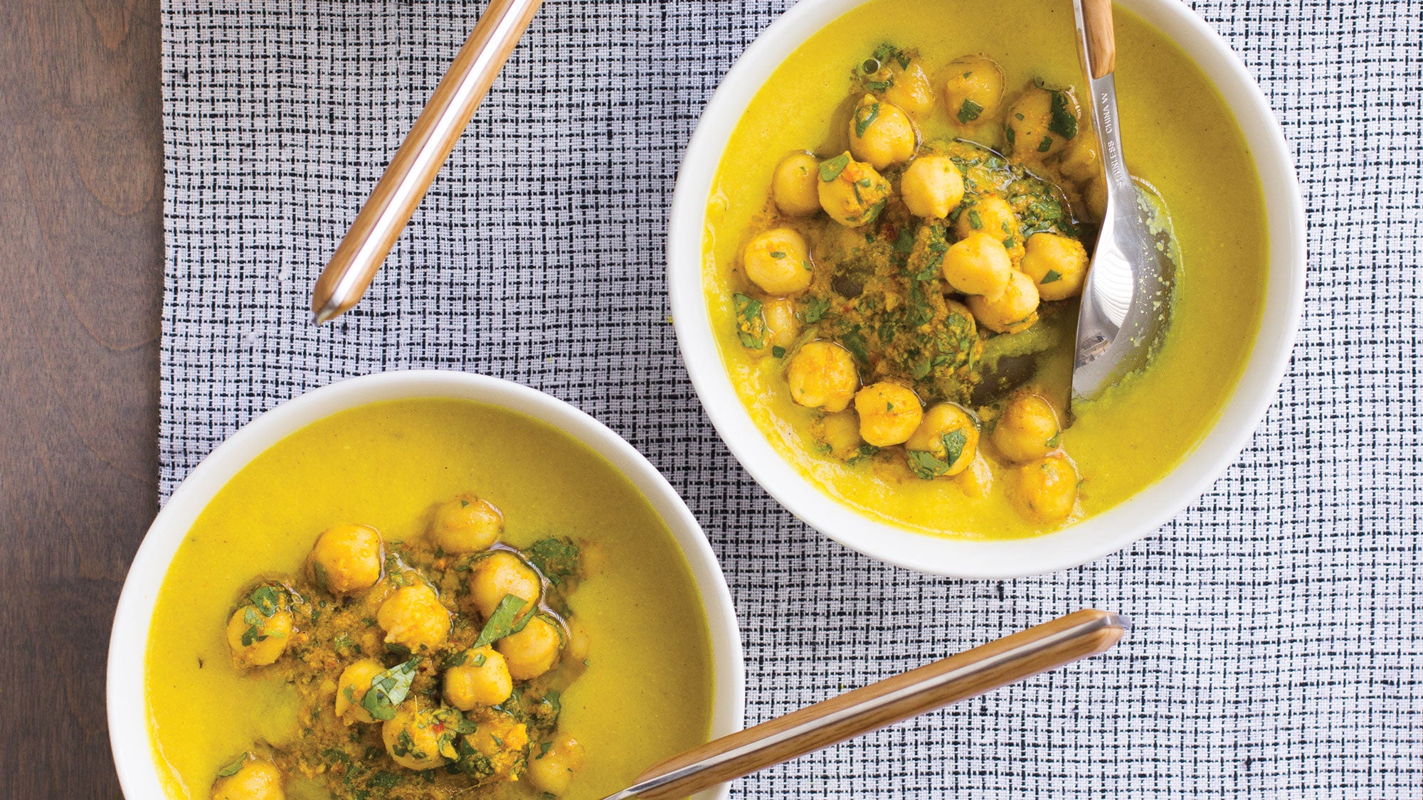 Slow cooker cauliflower and cardamom soup recipe