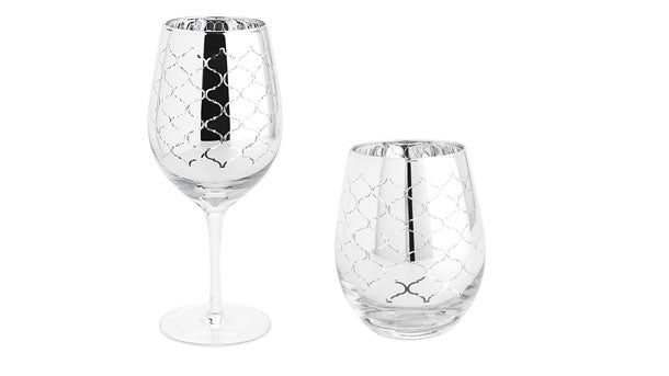 https://cdn.cleaneatingmag.com/wp-content/uploads/2016/11/holiday-gift-idea-wine-glasses.jpg?width=730