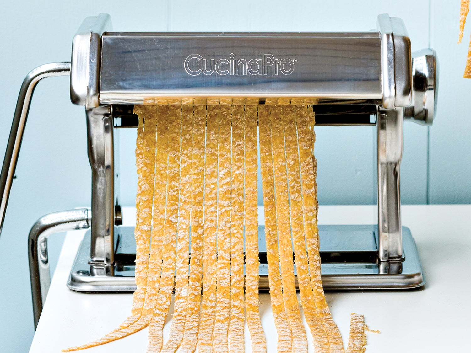 https://cdn.cleaneatingmag.com/wp-content/uploads/2017/02/fresh-whole-grain-pasta-67-web-1.jpg?crop=4:3&width=1600