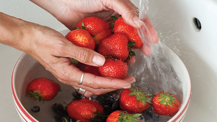 What's the right way to wash fruits and vegetables