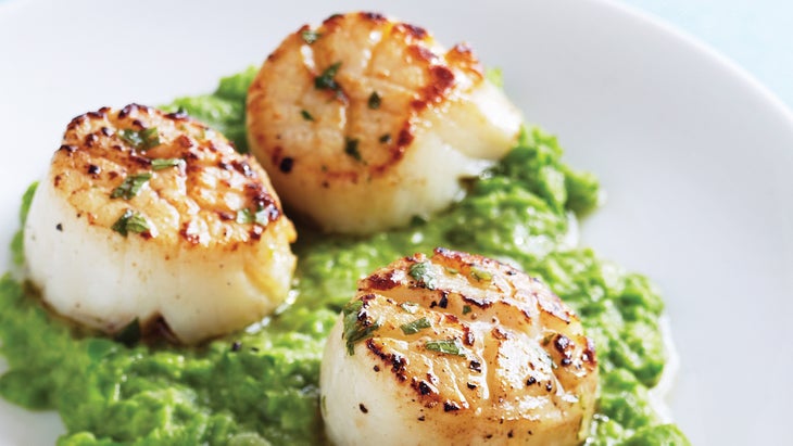 Seared Scallops with Mint Vinaigrette & Green Pea Puree Seared Scallops with Mint Vinaigrette & Green Pea Puree recipe