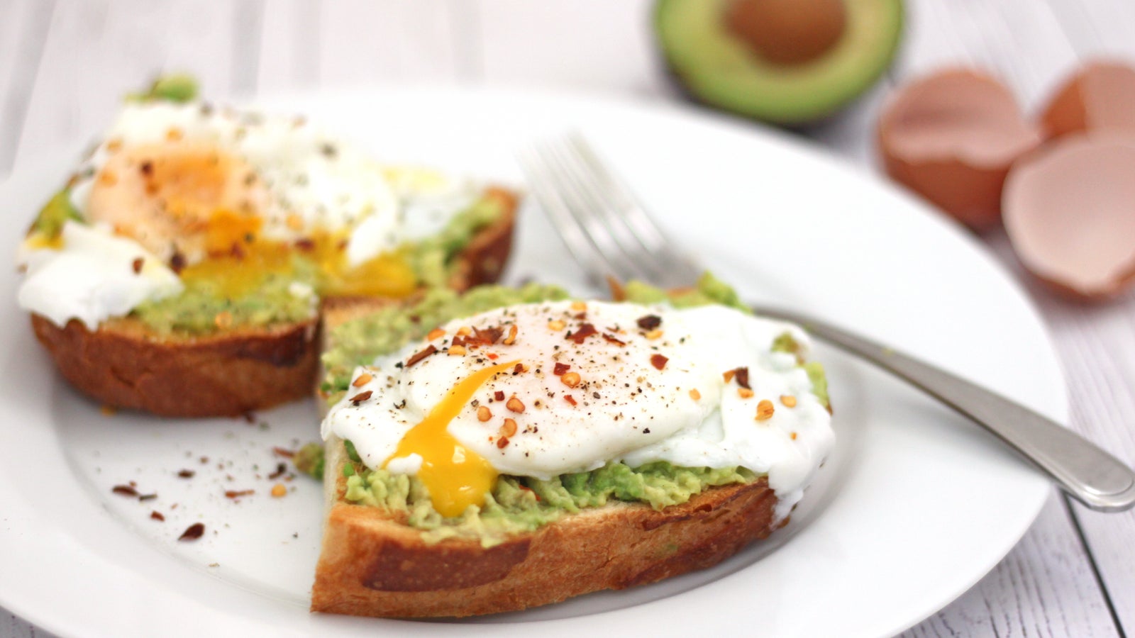Smashed Avocado Toast With Eggs - Simmer to Slimmer