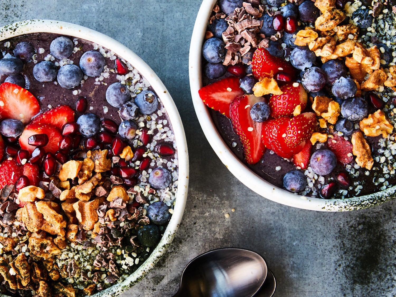 https://cdn.cleaneatingmag.com/wp-content/uploads/2019/11/superfood-smoothie-bowl_89-web2-2.jpg?crop=4:3&width=1600