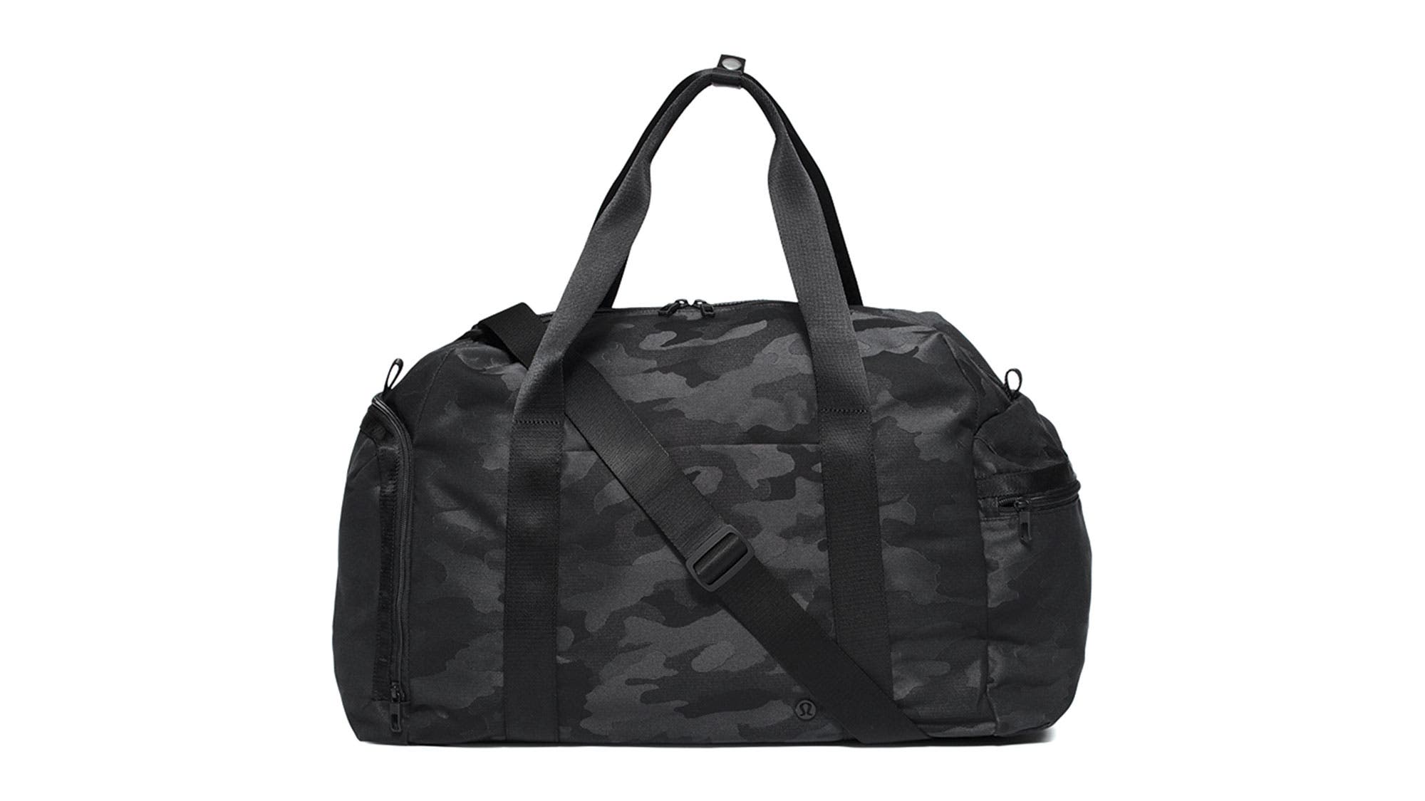 GIFT-GUIDE-LuLuLemon-Command-the-Day-Duffle_95-web None