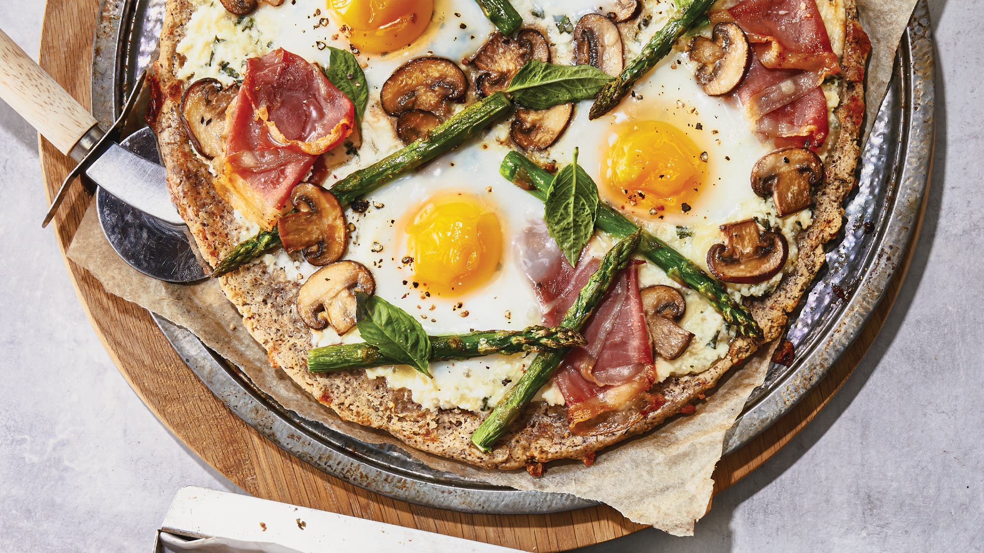 Low-Carb Breakfast Pizza