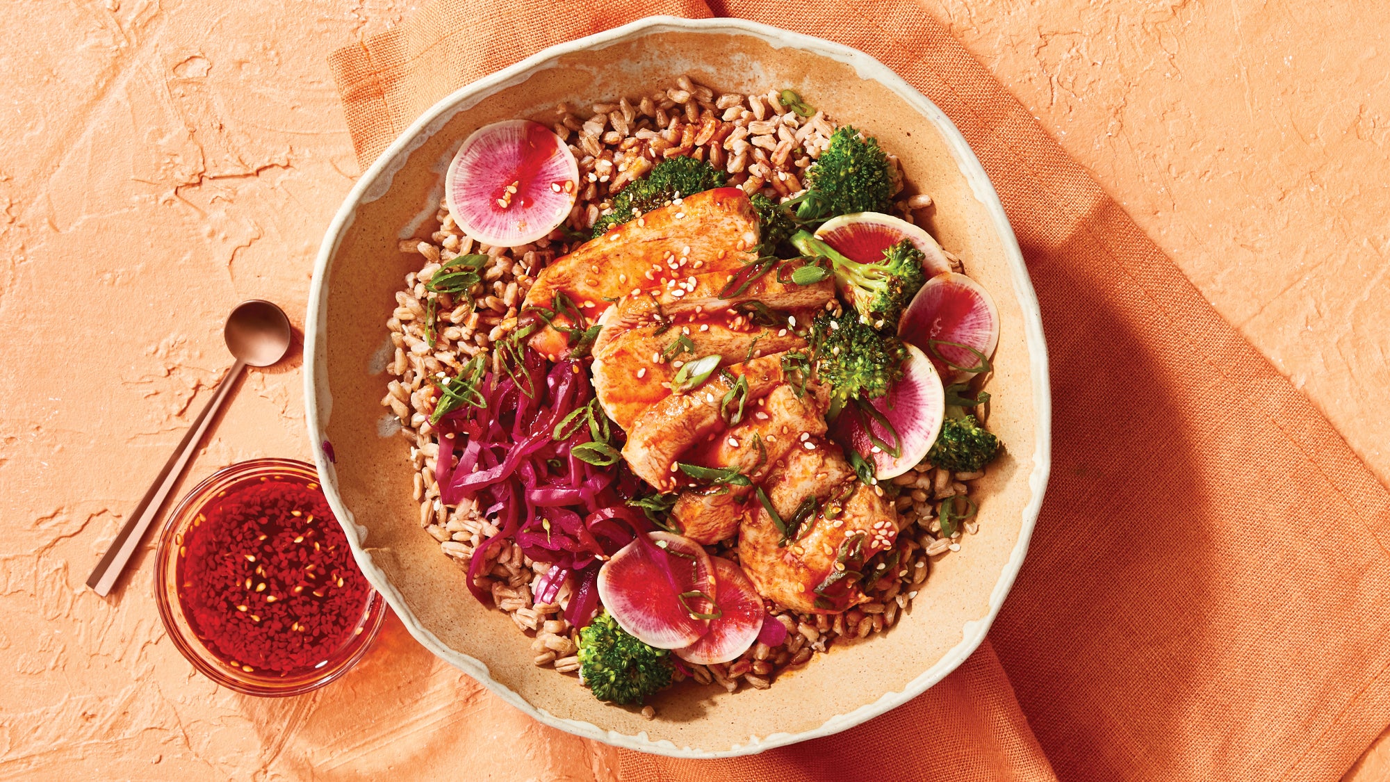 https://cdn.cleaneatingmag.com/wp-content/uploads/2022/04/CleanEating_CE102Spring2022_MixandMatch_Farro-Bowl_web.jpg